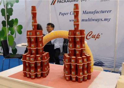 Our twin cup towers stole the spotlight at the exhibition, featuring the custom red cups created for Bi‑No Zambai