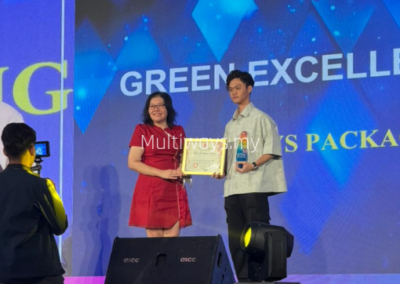 Proudly receiving the Genting Green Excellence Award at Supplier Appreciation Night 25/26!
